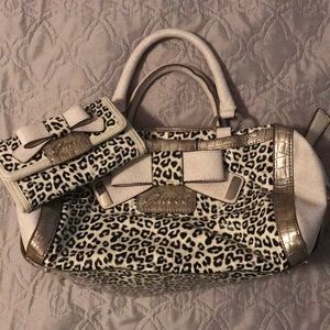 Guess bag and wallet!